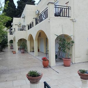 Villa Mandarin Grove Alyanoe Fodele Exterior photo