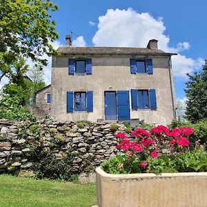 Gite A La Tour De Peyrebrune Villa Alrance Exterior photo