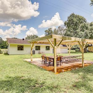 Bright Wallis Cottage With Pergola And Grill! Exterior photo