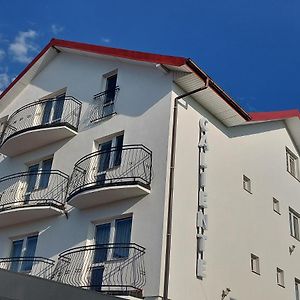 Hotel Caliente / Ozzy Unieście Exterior photo