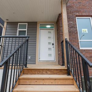 Your Perfect 2Br Stay In Se YYC Exterior photo
