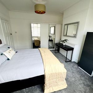 Perfect Location Whole Apartment With Wifi & Private Garden Contractors Welcome Southend-on-Sea Exterior photo