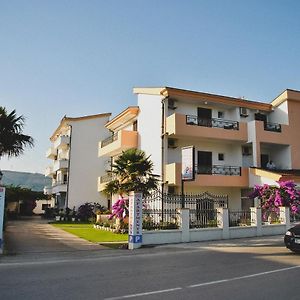 Hotel Lantana Ulcinj Exterior photo