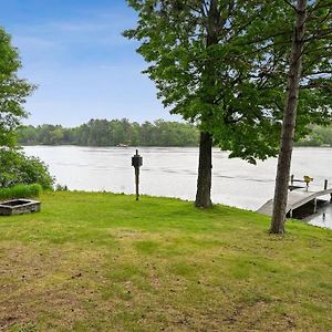 Modern Style Lakefront Retreat Stevens Point Exterior photo