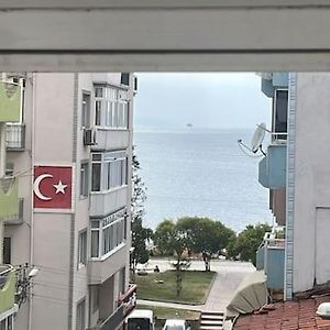 Apartamento Cadde Ustu, Deniz Manzarali Ferah Bir Daire Gemlik Exterior photo