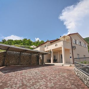 Brsec Villa Anda S Apartmanima I Bazenom Exterior photo