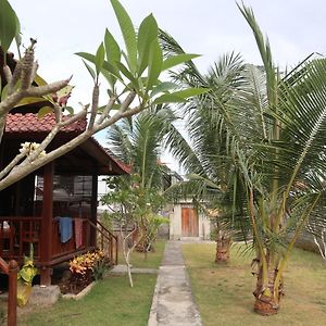Svaha Nusa Guest House Lembongan Exterior photo
