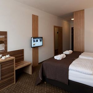 Hotel Milenium Legnica Room photo