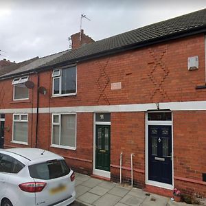 Newton Road Home A Small Cosy Comfortable 2 Bedroom Terrace House Great Meols Exterior photo