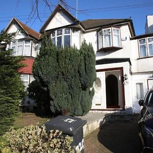 Oyo Timi Holiday Homes Londres Exterior photo