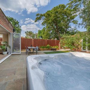 Apartamento Stunning 3B2Ba Huge Entertaining Space And Hottub! Raynes Park Exterior photo