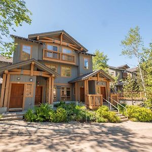 Taluswood Bluffs By Outpost Whistler Villa Exterior photo
