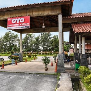 Oyo 90297 Ivory Hotel & Resort Rawang Exterior photo