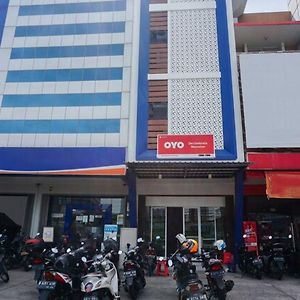 Hotel Oyo 90305 De Umbrela Mansion South Tangerang Exterior photo