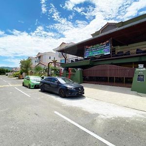 Oyo 90262 Kota Kinabalu Homestay, Villa & Suite Boutique Inanam Exterior photo