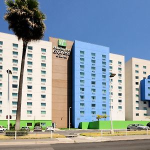 Holiday Inn Express&Suites Toluca Zona Aeropuerto, an IHG Hotel Exterior photo