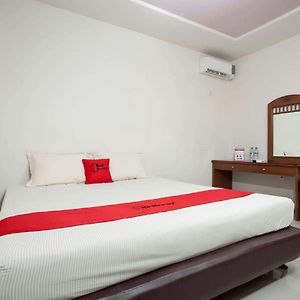 Hotel Reddoorz @ Panglima Sudirman Surabaya Exterior photo