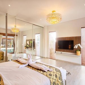 Luxury Minimalist 4-Bedroom Villa In Seminyak Kerobokan Exterior photo