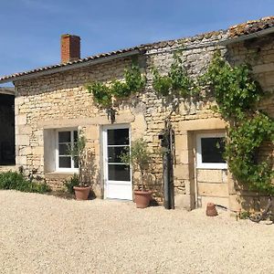 Chalet Des Loups Villa Echire Exterior photo