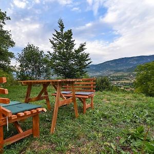 Apartamento Cozy Barrel In The Hills Nikšić Exterior photo