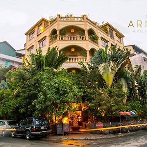 Maison Arnica Hotel & Restaurant Phnom Penh Exterior photo