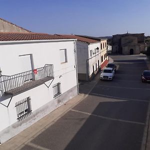 Hotel Hostal Extrelucia Calzadilla Exterior photo