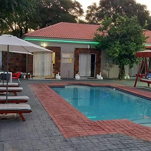 Eagles Nest Self-Catering Apartments Gaborone Exterior photo