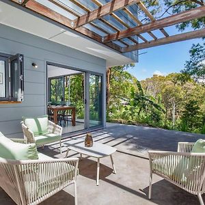 Beach Meets Bush At Expansive Treetop Oasis Merewether Exterior photo