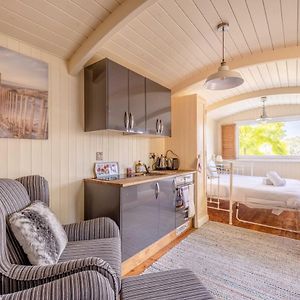 Apartamento Relaxing Retreat - The Shepherds Hut - Hot Tub White Waltham Exterior photo