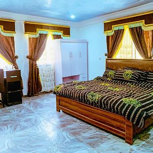Select Delightful 1 Room 1 King-Sized Bed Abuja Exterior photo