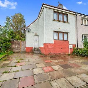 3 Bedrooms Homely House - Sleeps 6 Comfortably With 6 Double Beds, Motherwell, Near Edinburgh, Near Glasgow, Free Parking On Private Drive, Business Travellers, Contractors, & Holiday-Goers, Near All Major Transport Links In Motherwell Exterior photo