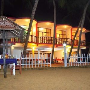 Wasana Beach Hotel Induruwa Exterior photo