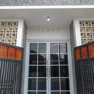 Hotel Koolkost Syariah Near Luwes Gentan Park Sukoharjo Exterior photo