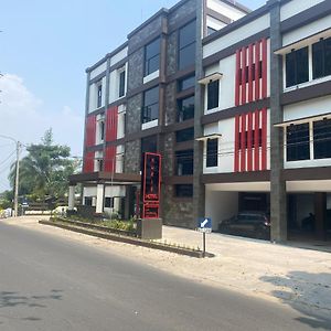 Nuris Hotel Bandar Lampung Exterior photo