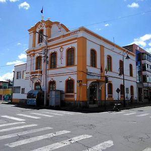 Metropolitano Hotel Riobamba Exterior photo