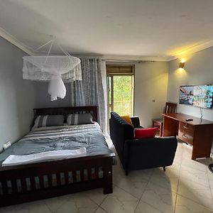 Cozy Suites Kampala Exterior photo