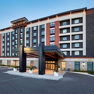 Hotel Bloom Mississauga, Tapestry Collection By Hilton Exterior photo