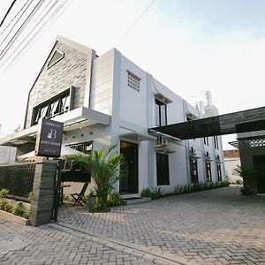 Hotel Urbanview B Syariah Lumajang By Reddoorz Exterior photo
