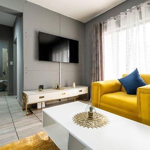 Explore This Stylish And Classy Apartment Sandton Exterior photo