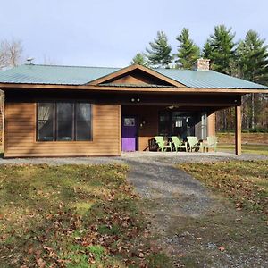 An Adirondack Getaway Hostal Keeseville Exterior photo