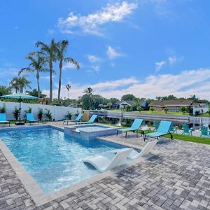 New Stunning Delray Waterfront Oasis - Heated Pool, Spa, Canal, Dock, Huge Patio, Pool Table! Delray Beach Exterior photo