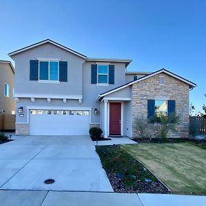 Modern Quiet Ripon Home - Whole House With Garage Exterior photo