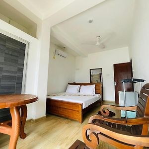 Dinu Holiday Inn Galle Exterior photo
