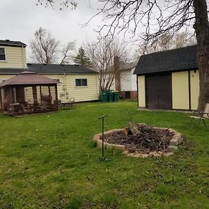 Cozy 6 Bedroom Home With Gameroom And Fire Pit. Ypsilanti Exterior photo