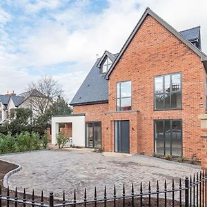 Luxury 4-Bed Home With Club Room Wilmslow Exterior photo