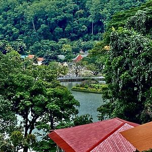 Sesatha Lake Kandy Exterior photo