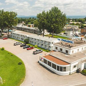 Hotel Auberge Le Parasol Chicoutimi Exterior photo