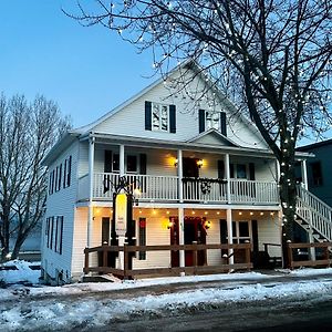 Les Pinsons Des Rives Bed and Breakfast La Malbaie Exterior photo