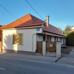 Apartamento Falusi Vendégház Etyek Exterior photo