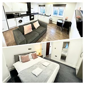 The Hatton Apartments - Free Parking- 5Min Drive To Heathrow Airport -20Min Underground To Central Londres Exterior photo